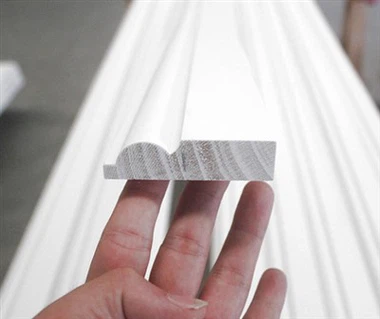 Architraw sosnowy FJ Radiata zagruntowany na biało